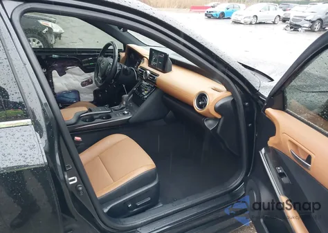 2021 Lexus Is 300 z USA, uszkodzony, nr VIN JTHC81F29M5043571